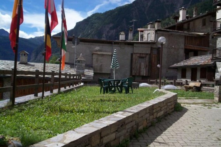 Hotel Exterior 42 of 61