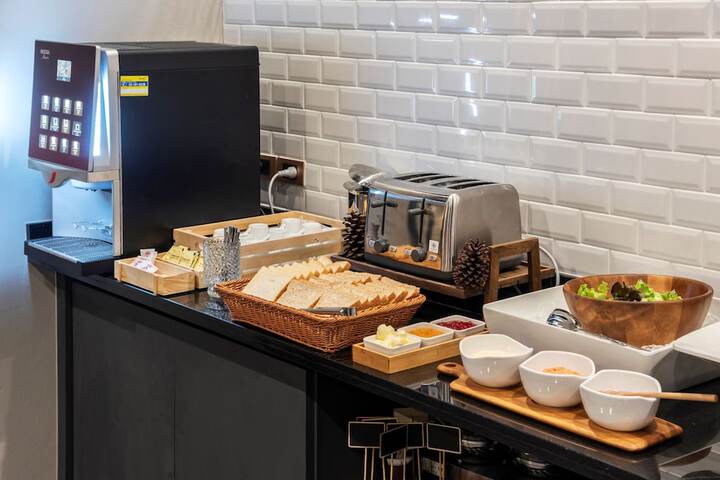 Breakfast/Coffee Service 34 of 54