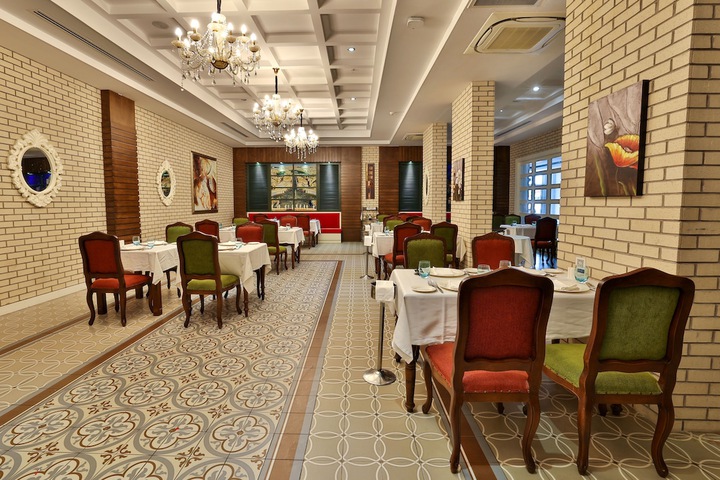 Dining 89 of 108