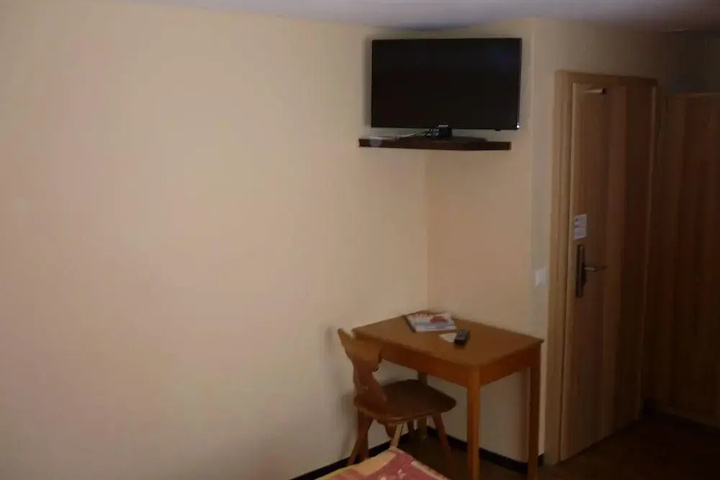 Room 5 of 35