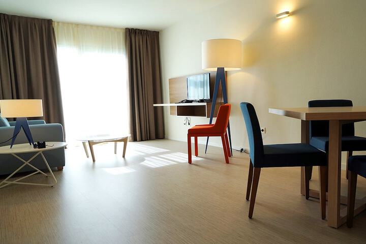 Room 10 of 35