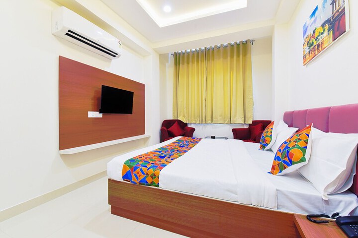 Room 13 of 28
