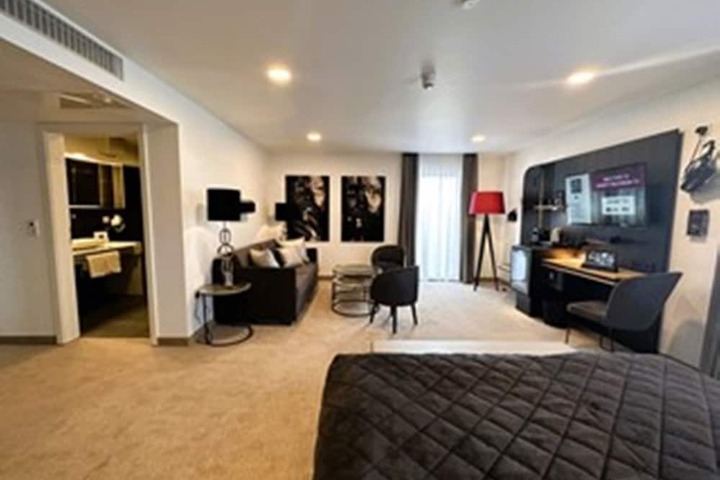 Room 119 of 194