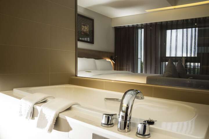 Room 4 of 39