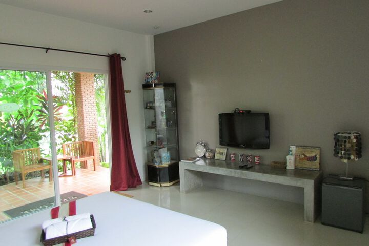 Room 6 of 16
