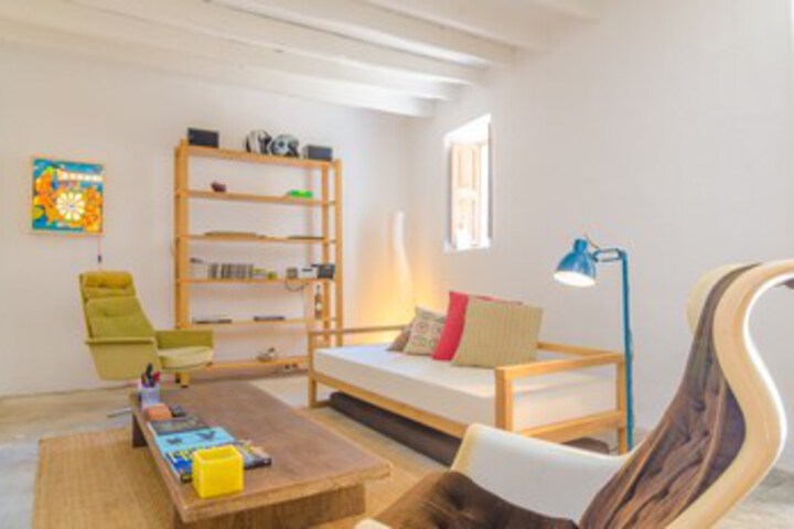 Room 9 of 26
