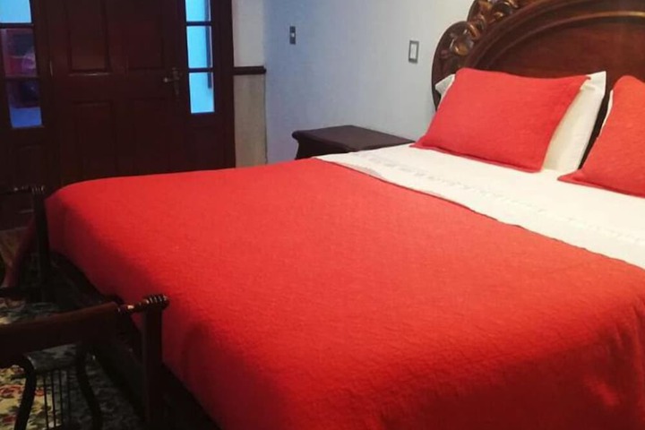 Room 2 of 8