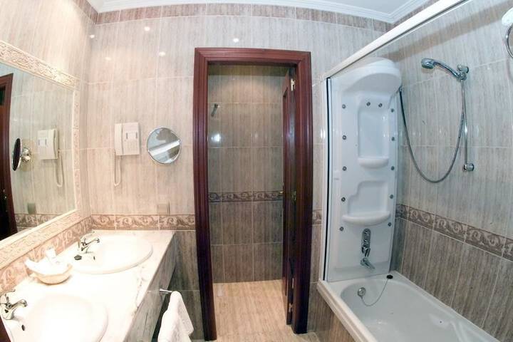 Room 19 of 39