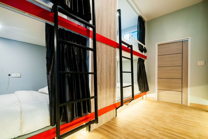 Room 10 of 32