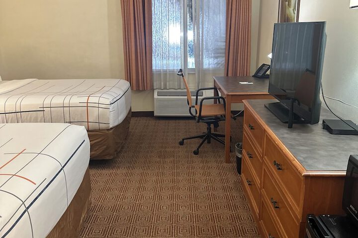 2 Double Beds (9 of 9)