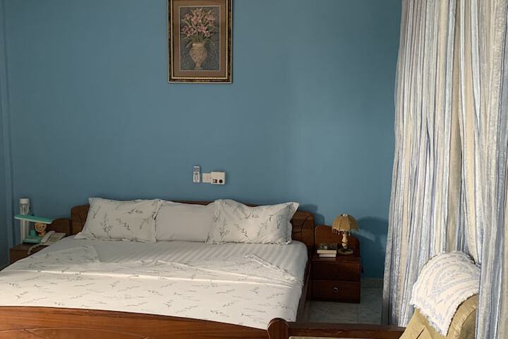 Room 8 of 13