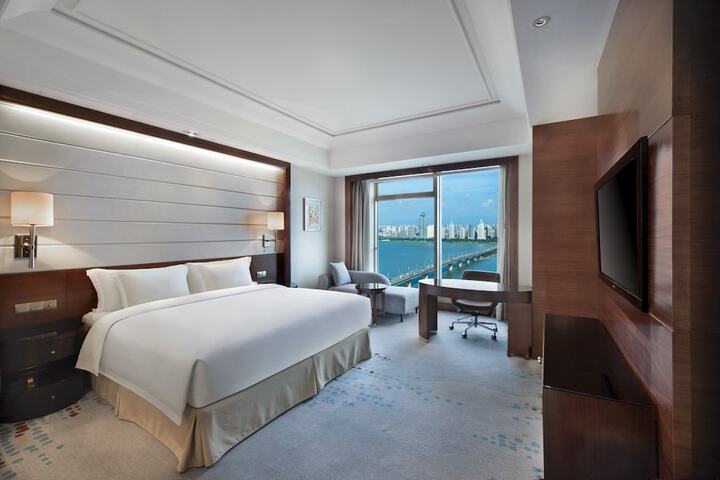 Room 14 of 75