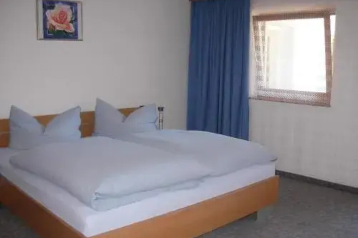 Room 2 of 11
