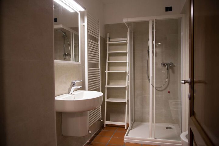 Room 3 of 32