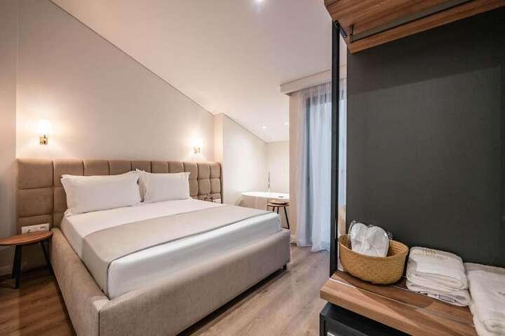 Room 25 of 189