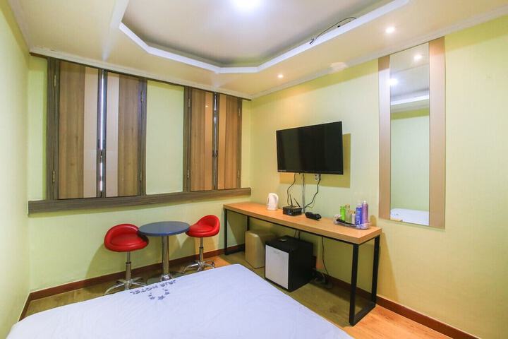 Room 2 of 15