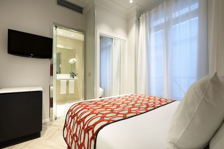 Room 9 of 38
