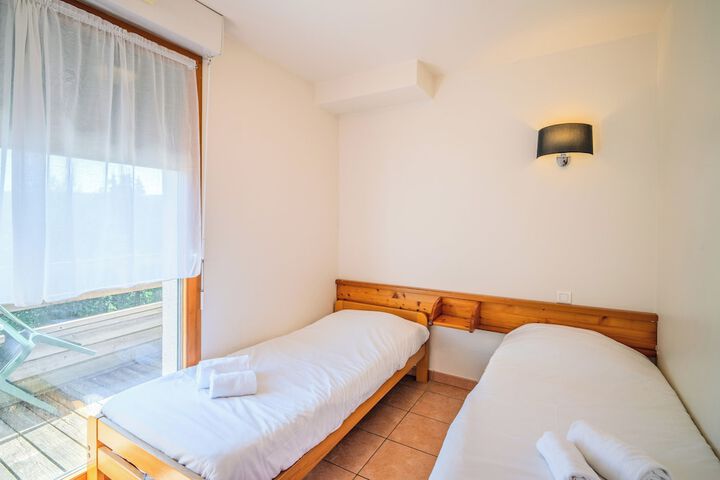 Room 10 of 38