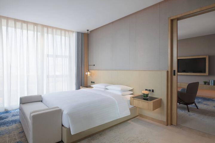 Room 4 of 43