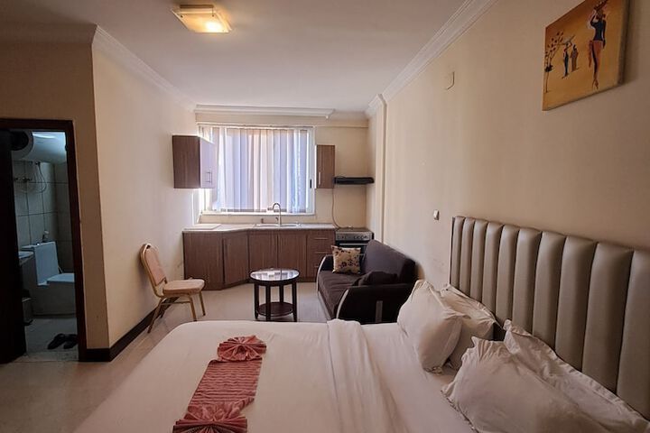 Room 15 of 28