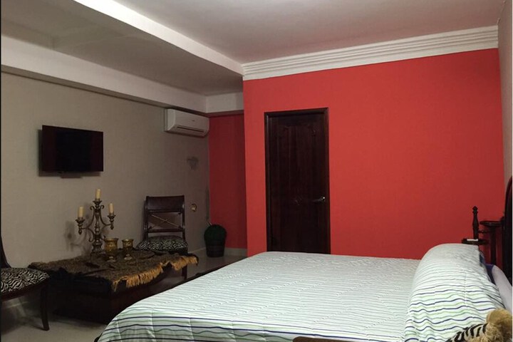 Room 4 of 16
