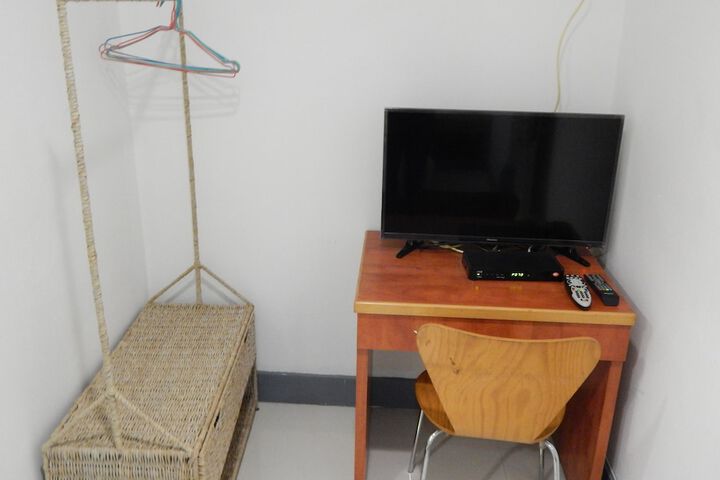 Room 13 of 46