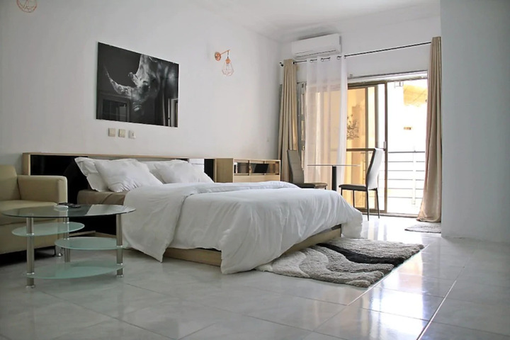 Room 4 of 10