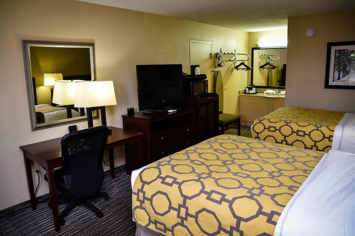2 Double Beds (16 of 18)