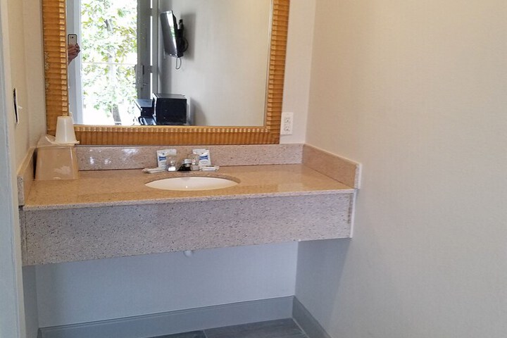 Bathroom sink