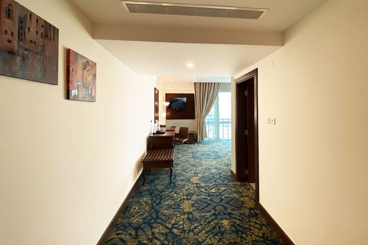 Room 9 of 37