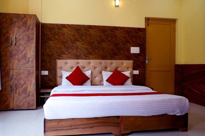 Room 3 of 8