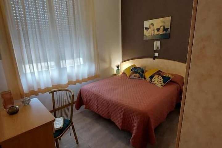 Room 9 of 22