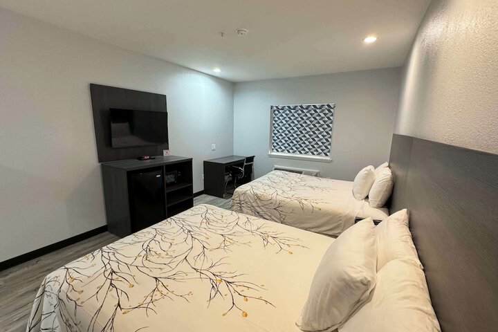 2 Double Beds (1 of 13)