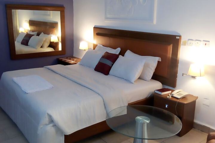 Room 6 of 27