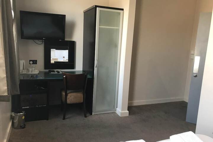 Room 9 of 29
