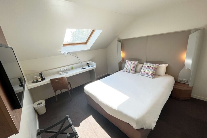 Room 21 of 44