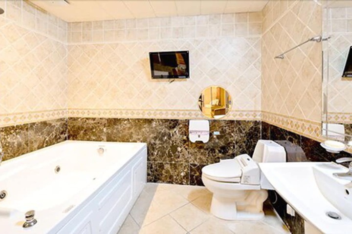 Room 15 of 19