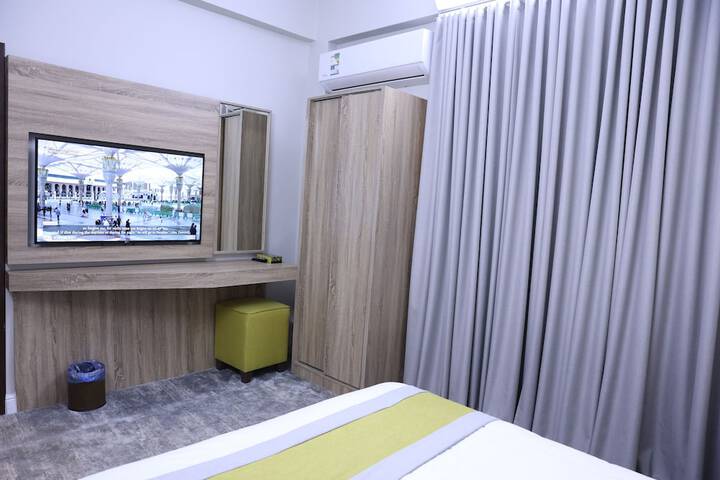 Room 28 of 64