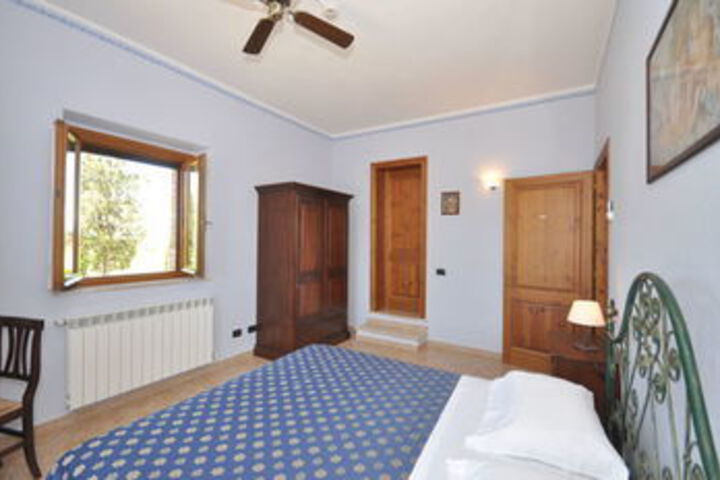 Room 17 of 43