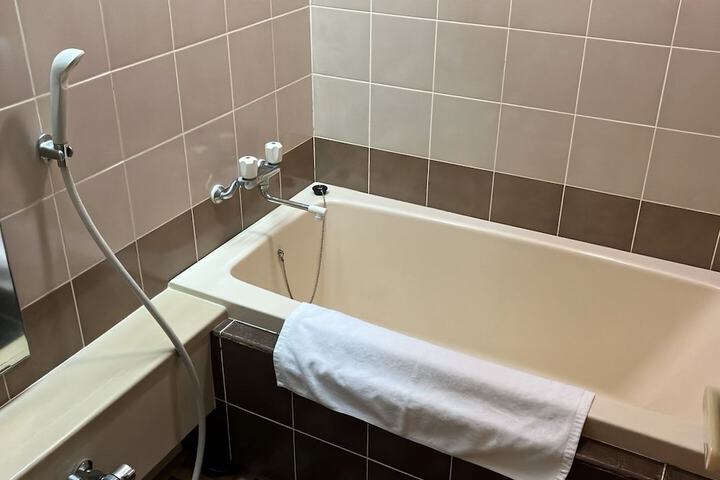 Room 15 of 40