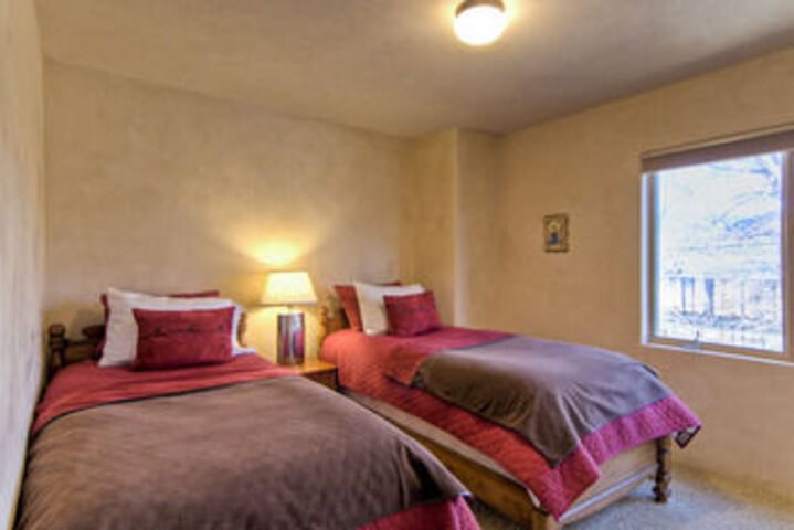 Room 7 of 12