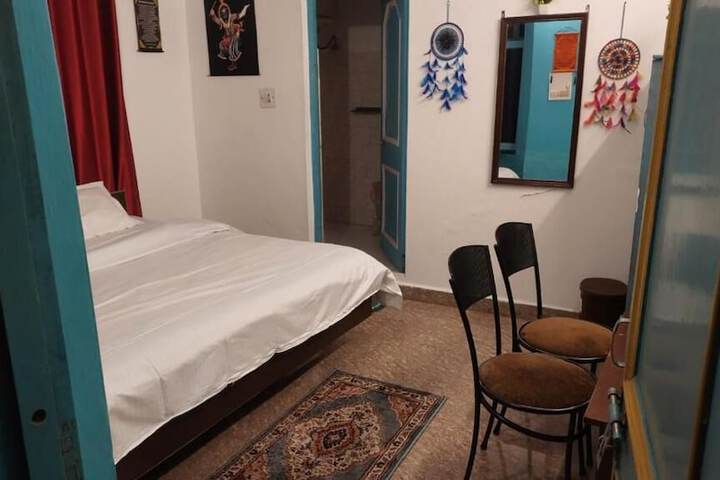 Room 5 of 13