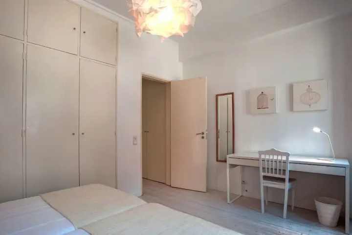 Room 5 of 12
