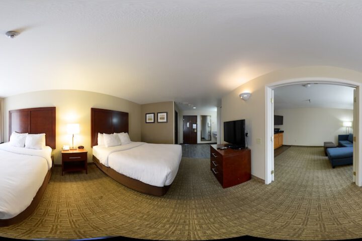 Room 8 of 132