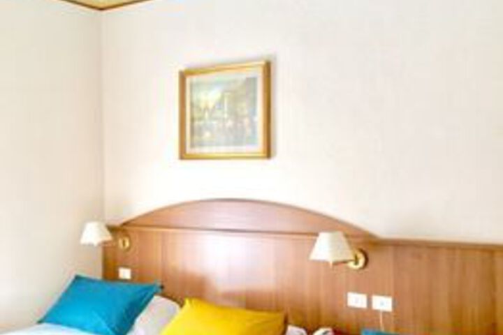 Room 14 of 27