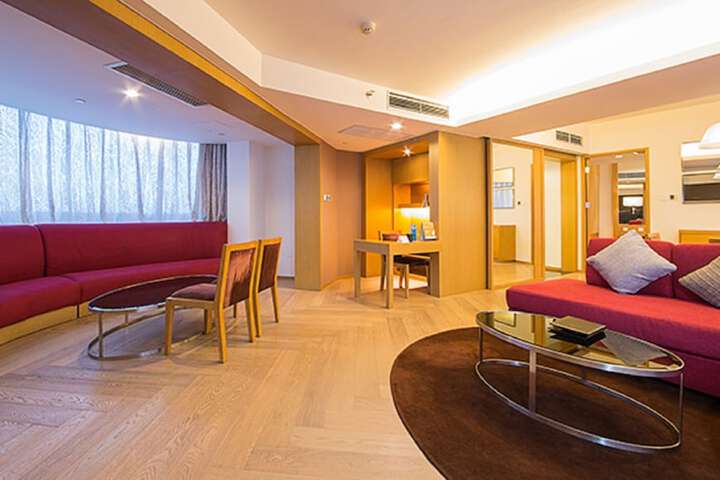 Room 6 of 95