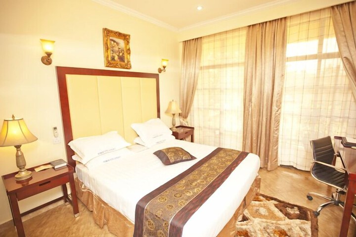 Room 8 of 40