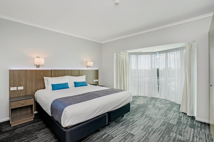 Room 9 of 42