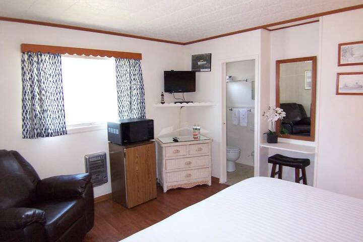 Room 6 of 100