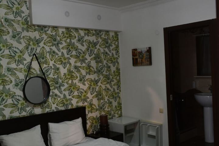 Room 4 of 18